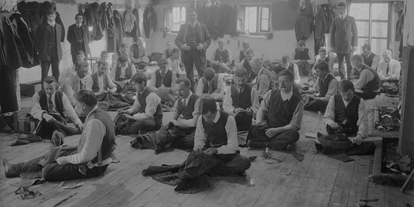 Photo of a sweatshop from around the turn of the 19th century