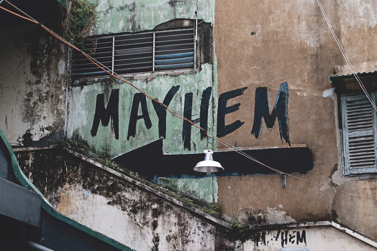 Grafiti spelling out the word "Mayhem"